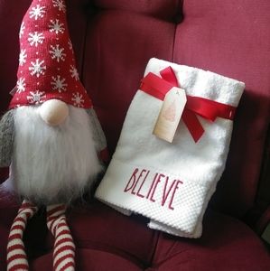 New Rae Dunn Christmas Fingertip Towel Set